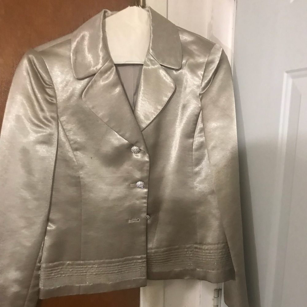 Kasper 2 piece suit.